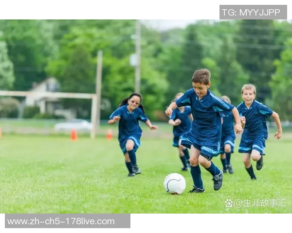 热爱足球的我在绿茵场上追逐梦想与激情的每一个瞬间